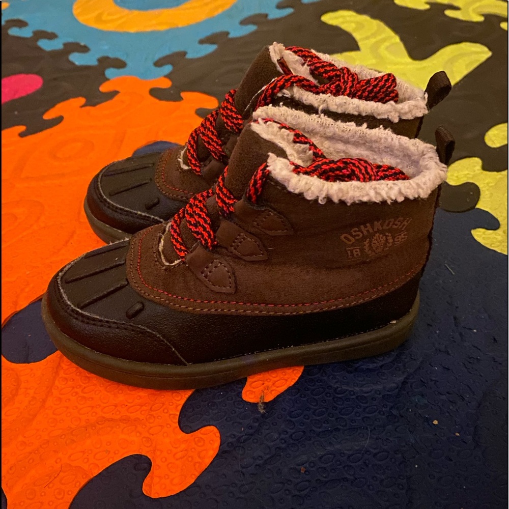 Oshkosh B’gosh sneaker boots